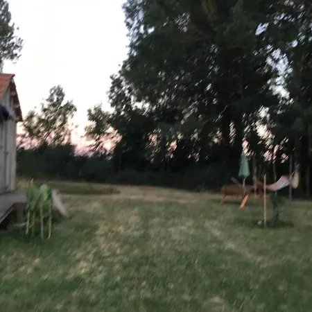 Au Fond Du Jardin Thaims