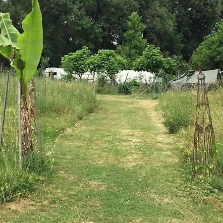Luxury tent Au Fond Du Jardin